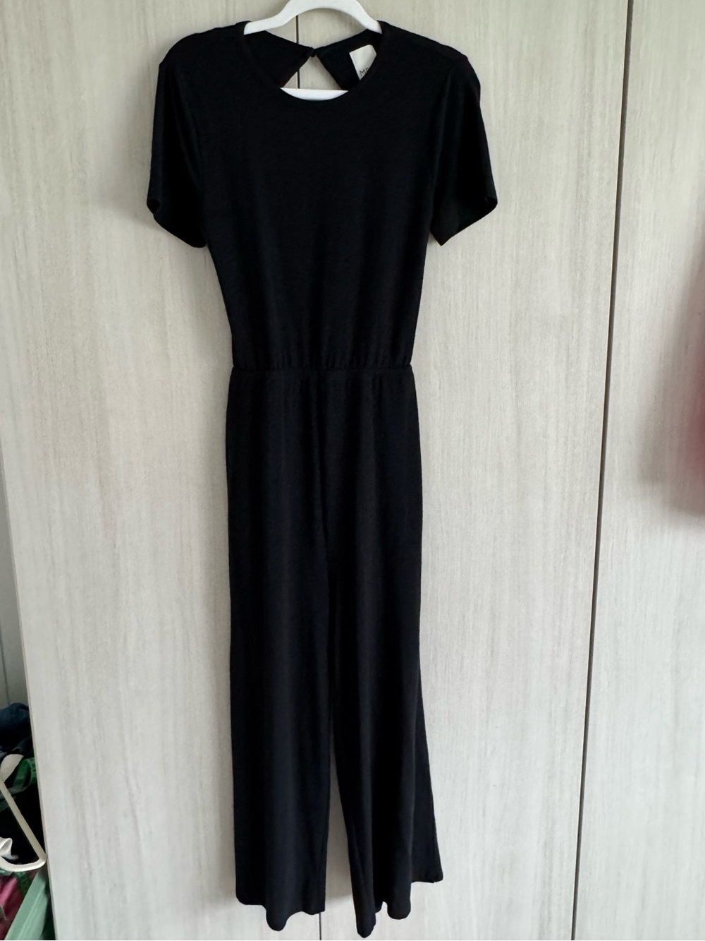 Black Short-Sleeve Wide-Leg Jumpsuit with Back Keyhole Sz M